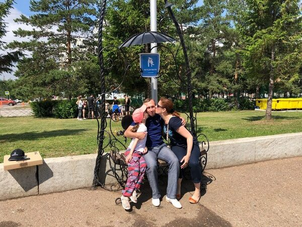 Команда «Молодежки ОНФ» провела в Уфе акцию «Время поцелуев» Команда «Молодежки ОНФ» провела в Уфе акцию «Время поцелуев»