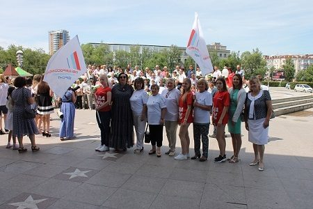 В День семьи, любви и верности активисты ОНФ в Амурской области провели праздничные мероприятия В День семьи, любви и верности активисты ОНФ в Амурской области провели праздничные мероприятия