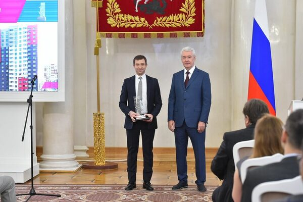 Сергей Собянин наградил девелопера района Новые Ватутинки Сергей Собянин наградил девелопера района Новые Ватутинки