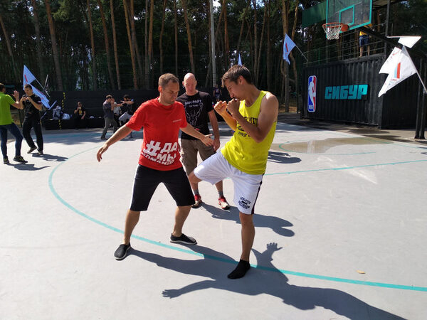 Воронежские активисты ОНФ в рамках акции «ГТО со звездой» организовали занятие с известным тренером Воронежские активисты ОНФ в рамках акции «ГТО со звездой» организовали занятие с известным тренером