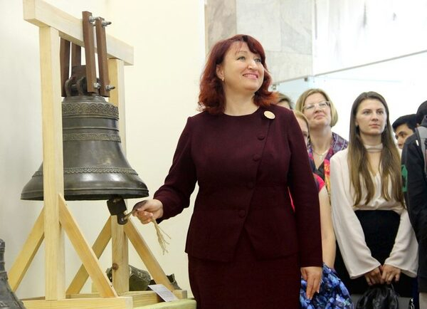 Под колокольный звон раритетных экспонатов в АлтГУ открылась уникальная выставка Под колокольный звон раритетных экспонатов в АлтГУ открылась уникальная выставка