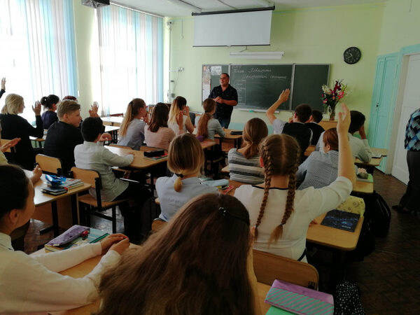 Активисты ОНФ провели акцию «Урок России» в учебных заведениях Челябинской области Активисты ОНФ провели акцию «Урок России» в учебных заведениях Челябинской области