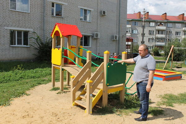 Воронежские активисты ОНФ добились ремонта травмоопасной детской площадки в Новоусманском районе Воронежские активисты ОНФ добились ремонта травмоопасной детской площадки в Новоусманском районе
