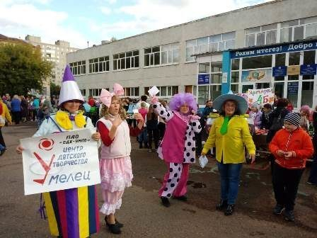 Подходи, честной народ, всех вас ярмарка зовёт! Подходи, честной народ, всех вас ярмарка зовёт!