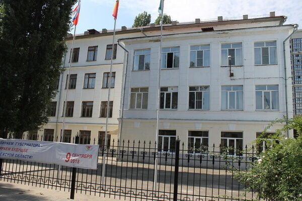 Активисты Народного фронта оценили состояние двух школ в Воронеже Активисты Народного фронта оценили состояние двух школ в Воронеже