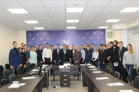 Руководитель департамента молодежных проектов Народного фронта встретился с командой «Молодежки ОНФ» в Петербурге Руководитель департамента молодежных проектов Народного фронта встретился с командой «Молодежки ОНФ» в Петербурге