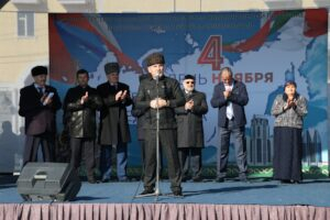 Активисты Народного фронта в Чечне приняли участие в праздновании Дня народного единства Активисты Народного фронта в Чечне приняли участие в праздновании Дня народного единства