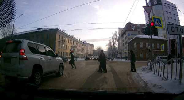 Активисты ОНФ в Коми помогли привлечь к ответственности нарушителя правил дорожного движения в Сыктывкаре Активисты ОНФ в Коми помогли привлечь к ответственности нарушителя правил дорожного движения в Сыктывкаре