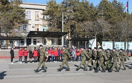 «Молодежка ОНФ» в Амурской области присоединилась к всероссийской акции «В армию на денек» «Молодежка ОНФ» в Амурской области присоединилась к всероссийской акции «В армию на денек»