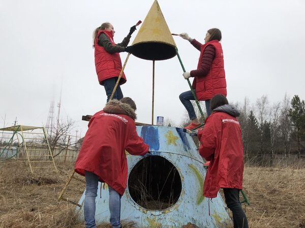 Вологодская команда «Молодежки ОНФ» провела акцию «Космос наш» Вологодская команда «Молодежки ОНФ» провела акцию «Космос наш»