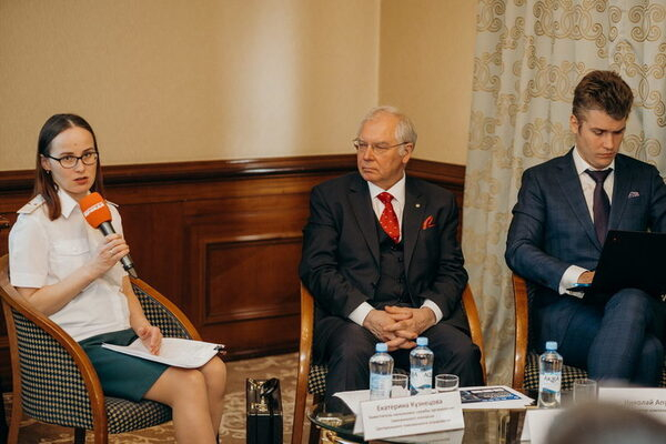 Власть и бизнес обсудили проблемы выхода российской продукции на внешние рынки Власть и бизнес обсудили проблемы выхода российской продукции на внешние рынки