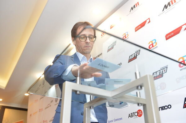 Главный приз 19-го сезона премии «Автомобиль года в России – 2019» – Volkswagen Golf отправляется в Ижевск Главный приз 19-го сезона премии «Автомобиль года в России – 2019» – Volkswagen Golf отправляется в Ижевск