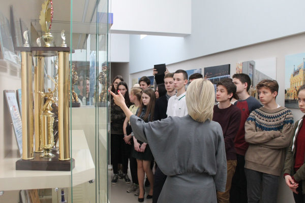 Волгоградские активисты ОНФ провели для школьников экскурсии на предприятия региона в рамках акции «Дни в профессии» Волгоградские активисты ОНФ провели для школьников экскурсии на предприятия региона в рамках акции «Дни в профессии»