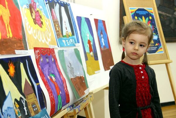 Юные воспитанники Школы «Уникум» АлтГУ изобразили «Волшебный мир театра» Юные воспитанники Школы «Уникум» АлтГУ изобразили «Волшебный мир театра»