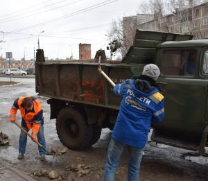 Специалисты Мариэнерго приняли участие в субботнике Специалисты Мариэнерго приняли участие в субботнике