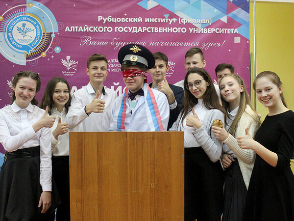 Более 60 школьников проверили знания избирательного права в увлекательном квесте «Выборы» Более 60 школьников проверили знания избирательного права в увлекательном квесте «Выборы»