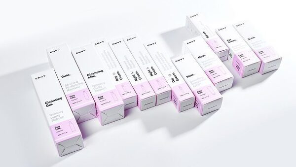 К летнему сезону: бренд EMVY запустил линию косметики с защитой от солнечных лучей К летнему сезону: бренд EMVY запустил линию косметики с защитой от солнечных лучей