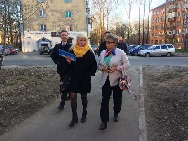 Активисты ОНФ призвали власти Вологды потребовать от подрядчика устранить недостатки, допущенные при ремонте дворов Активисты ОНФ призвали власти Вологды потребовать от подрядчика устранить недостатки, допущенные при ремонте дворов