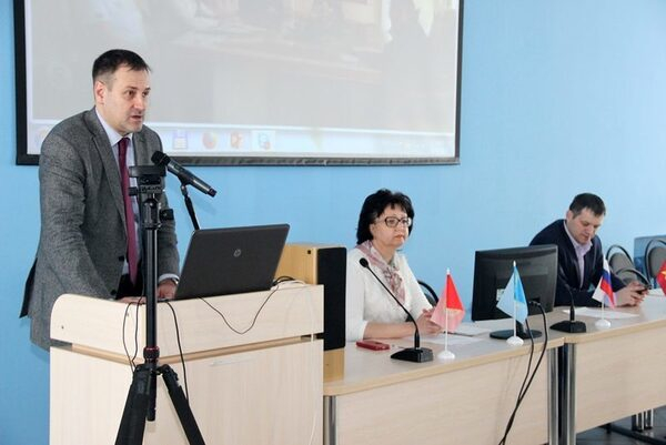 Студенты 3 стран приняли участие в онлайн-конференции АлтГУ, посвященной Великой Победе Студенты 3 стран приняли участие в онлайн-конференции АлтГУ, посвященной Великой Победе