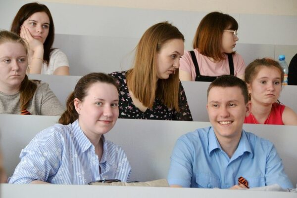 Студенты АлтГУ вспомнили наступательные операции Советской Армии 1944 года Студенты АлтГУ вспомнили наступательные операции Советской Армии 1944 года