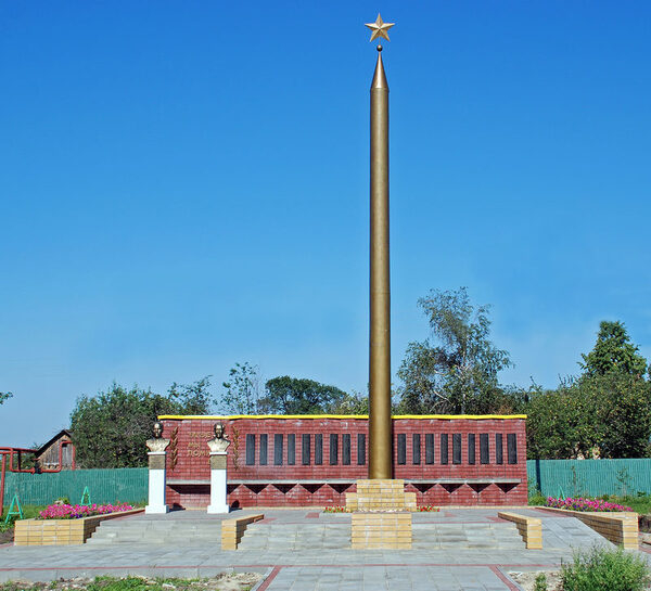 Сотрудники Тамбовэнерго перед Днем Победы благоустроили территорию мемориала героев-фронтовиков Сотрудники Тамбовэнерго перед Днем Победы благоустроили территорию мемориала героев-фронтовиков