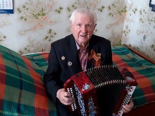 Сотрудники Рязаньэнерго поздравили скопинского ветерана с Днем Победы Сотрудники Рязаньэнерго поздравили скопинского ветерана с Днем Победы