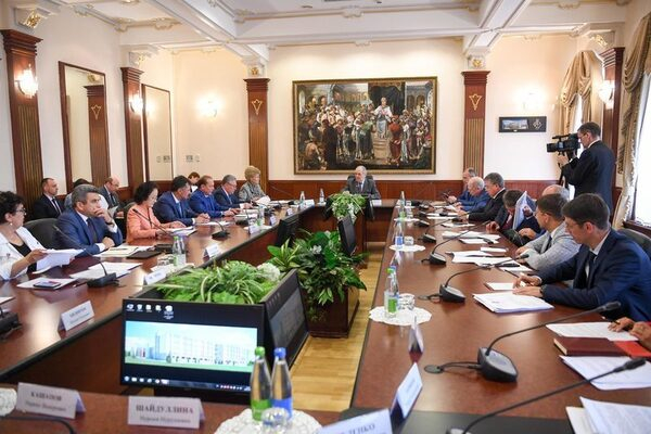 Ильшат Гафуров принял участие в совещании по реализации проекта первых полилингвальных школ Ильшат Гафуров принял участие в совещании по реализации проекта первых полилингвальных школ