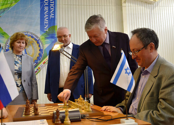 Владимир Семенов приглашает к участию в шахматном интрнет-турнире Владимир Семенов приглашает к участию в шахматном интрнет-турнире