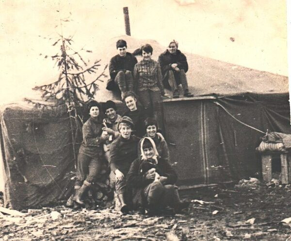 Владимир Семенов приветствовал участников митинга, посвящённого годовщине начала промышленной эксплуатации Усть-Балыкского месторождения Владимир Семенов приветствовал участников митинга, посвящённого годовщине начала промышленной эксплуатации Усть-Балыкского месторождения