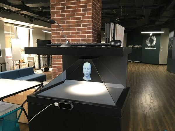 Компания Accenture заставила витрины заговорить Компания Accenture заставила витрины заговорить