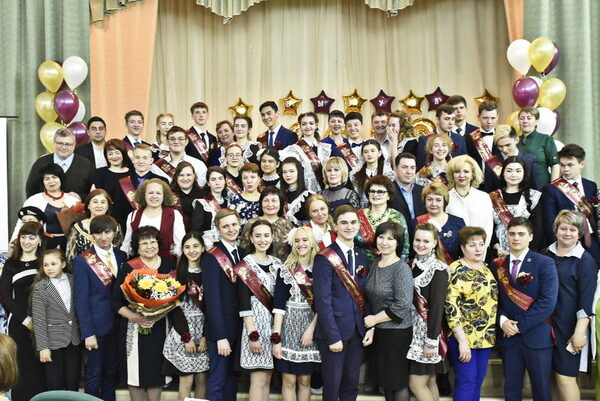 Владимир Семенов напутствовал выпускников Пойковских школ Владимир Семенов напутствовал выпускников Пойковских школ