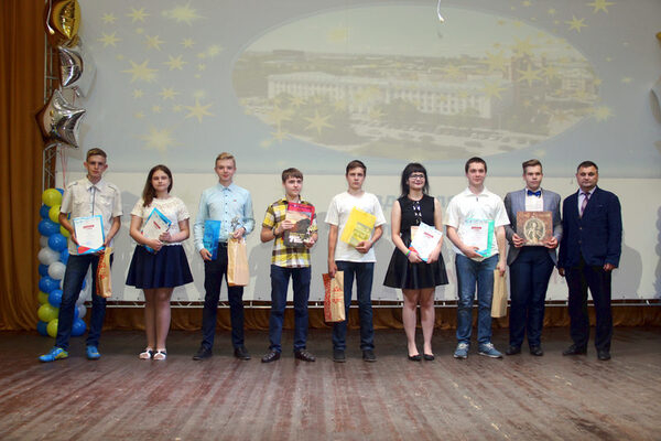 АлтГУ приглашает школьников, их родителей и учителей на «Парад звезд» АлтГУ приглашает школьников, их родителей и учителей на «Парад звезд»