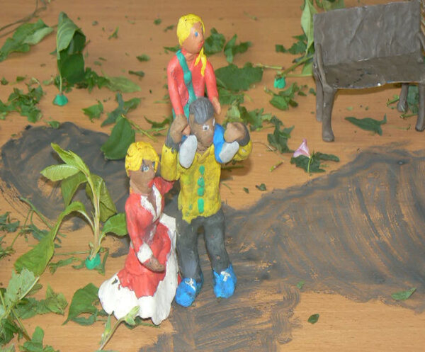 Воспитанники Мариинской ВК сняли пластилиновый мультипликационный фильм на тему ответственности родителей за воспитание детей Воспитанники Мариинской ВК сняли пластилиновый мультипликационный фильм на тему ответственности родителей за воспитание детей