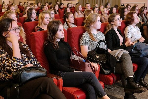 Во Дворце молодежи состоялся показ спектаклей участников проекта «Театральное Приволжье» Во Дворце молодежи состоялся показ спектаклей участников проекта «Театральное Приволжье»