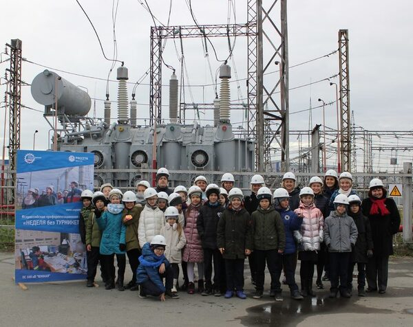 Федеральная сетевая компания в рамках акции «Неделя без турникетов» провела экскурсию для школьников на подстанцию 500 кВ «Южная» Федеральная сетевая компания в рамках акции «Неделя без турникетов» провела экскурсию для школьников на подстанцию 500 кВ «Южная»