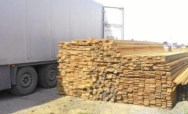Новосибирская таможня пресекла контрабанду лесоматериалов Новосибирская таможня пресекла контрабанду лесоматериалов
