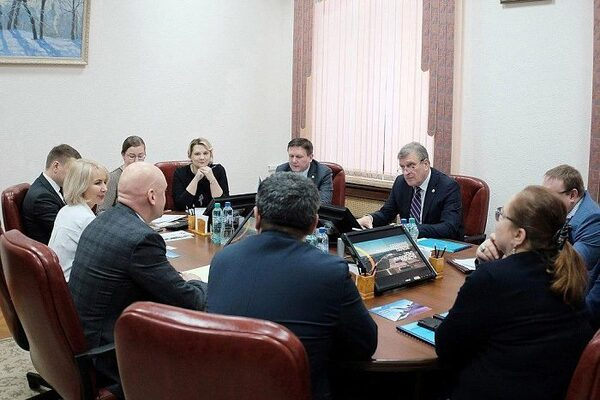 Игорь Васильев обсудил с делегацией из Калужской области развитие региональных авиаперевозок Игорь Васильев обсудил с делегацией из Калужской области развитие региональных авиаперевозок