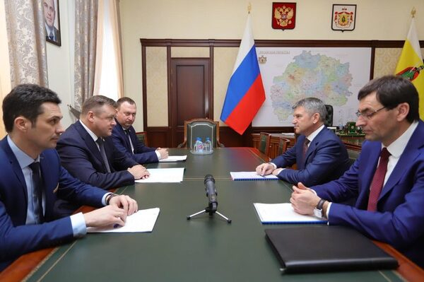 Губернатор Николай Любимов и генеральный директор «Россети Центр» и «Россети Центр и Приволжье» Игорь Маковский провели рабочую встречу Губернатор Николай Любимов и генеральный директор «Россети Центр» и «Россети Центр и Приволжье» Игорь Маковский провели рабочую встречу