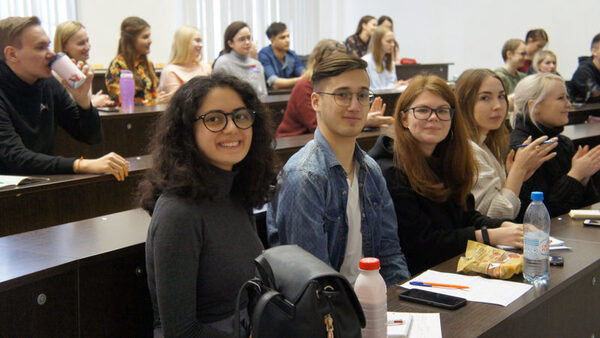 В ПНИПУ состоялось заседание клуба переводчиков с участием стипендиата фонда Fulbright Сары Эриксон В ПНИПУ состоялось заседание клуба переводчиков с участием стипендиата фонда Fulbright Сары Эриксон