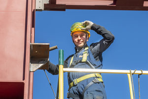 На Курской АЭС-2 завершен монтаж колонн каркаса здания турбины первого энергоблока На Курской АЭС-2 завершен монтаж колонн каркаса здания турбины первого энергоблока