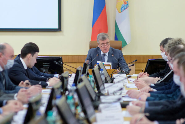 В Кировской области системообразующие предприятия приступили к работе с соблюдением санитарных требований В Кировской области системообразующие предприятия приступили к работе с соблюдением санитарных требований