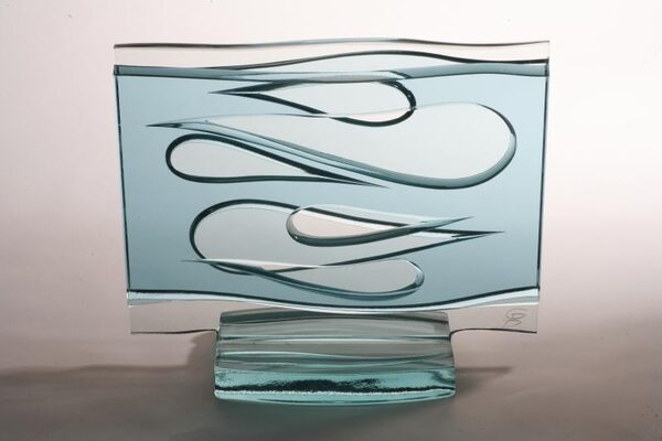 Резка стекла любой сложности в компании «СтеклоТехСервис» Резка стекла любой сложности в компании «СтеклоТехСервис»