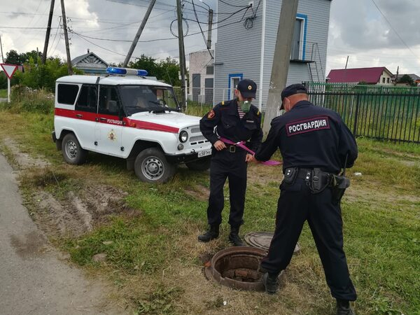 В Чувашии сотрудники Росгвардии спасли рабочего, отравившегося газом в канализационной яме В Чувашии сотрудники Росгвардии спасли рабочего, отравившегося газом в канализационной яме
