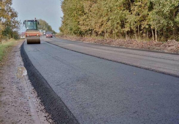 В Кировской области в рамках дорожного нацпроекта завершены работы по укладке асфальта В Кировской области в рамках дорожного нацпроекта завершены работы по укладке асфальта