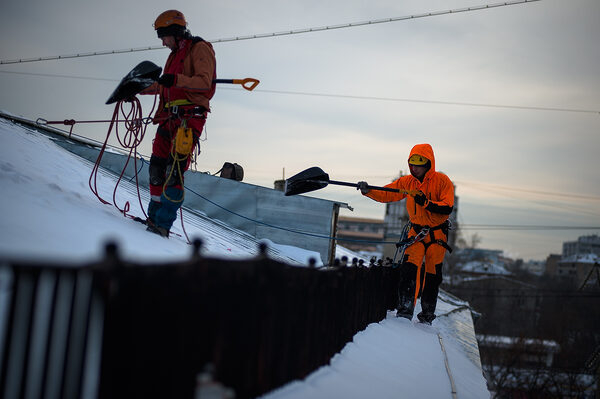 Мариэнерго напоминает о правилах безопасности при чистке снега с крыш Мариэнерго напоминает о правилах безопасности при чистке снега с крыш