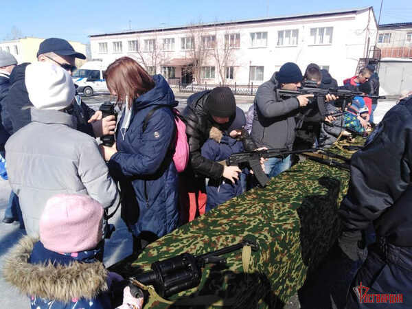 В честь 5-летнего юбилея дети свердловских росгвардейцев побывали на экскурсии в ОМОН В честь 5-летнего юбилея дети свердловских росгвардейцев побывали на экскурсии в ОМОН