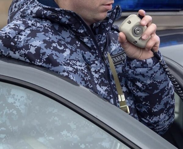 В Екатеринбурге сотрудники Росгвардии пресекли факт незаконного оборота наркотиков В Екатеринбурге сотрудники Росгвардии пресекли факт незаконного оборота наркотиков