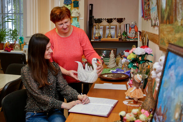 В Десногорске проходит выставка творчества ветеранов Смоленской АЭС В Десногорске проходит выставка творчества ветеранов Смоленской АЭС