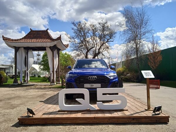      Audi Q5,  SUV     Soho Country Club