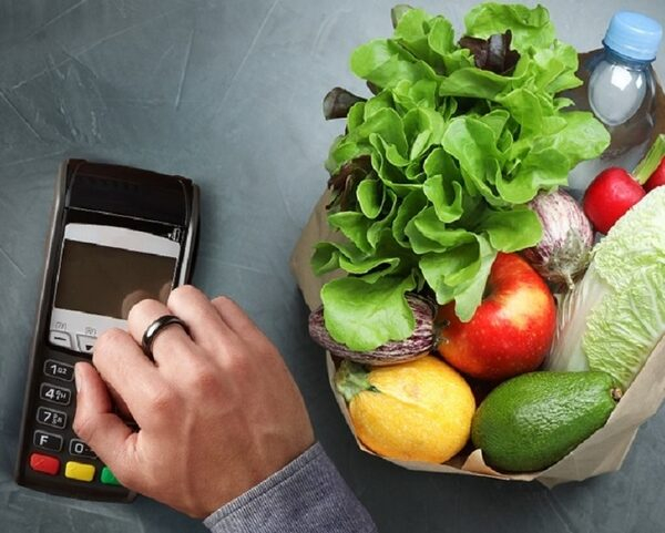 Уже полсотни жителей Архангельской области стали оплачивать покупки с помощью кольца от РСХБ Уже полсотни жителей Архангельской области стали оплачивать покупки с помощью кольца от РСХБ